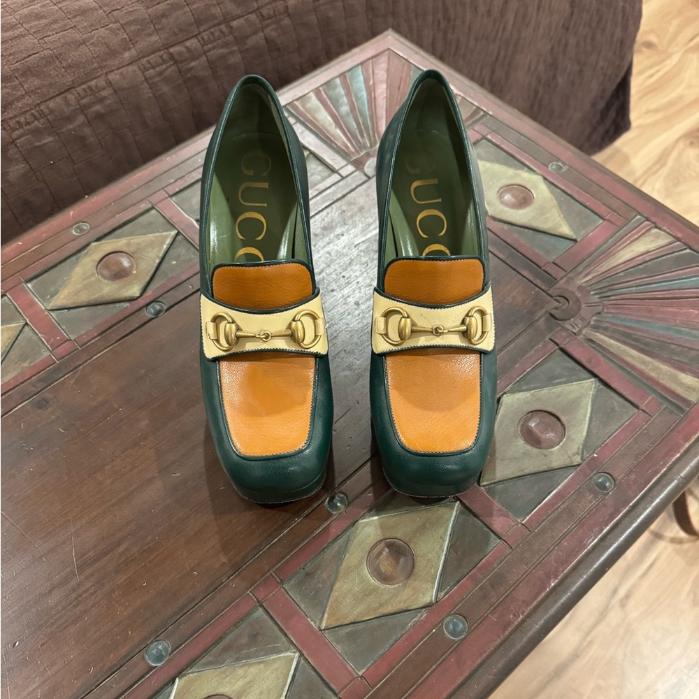 Gucci Women's Green and Tan Heeled Loafers